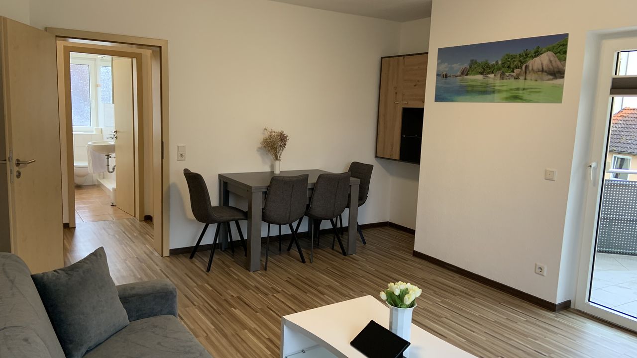 Wohn-/ Esszimmer Wohn-/ Esszimmer